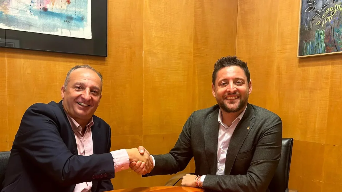 El gerente de Parque Central, Francisco Lambea, con el alcalde Rubén Viñuales.