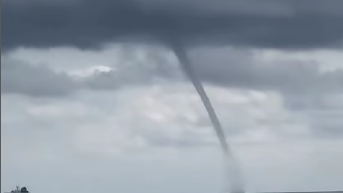 Imatge d'arxiu d'una mànega d'aigua a la Costa Daurada