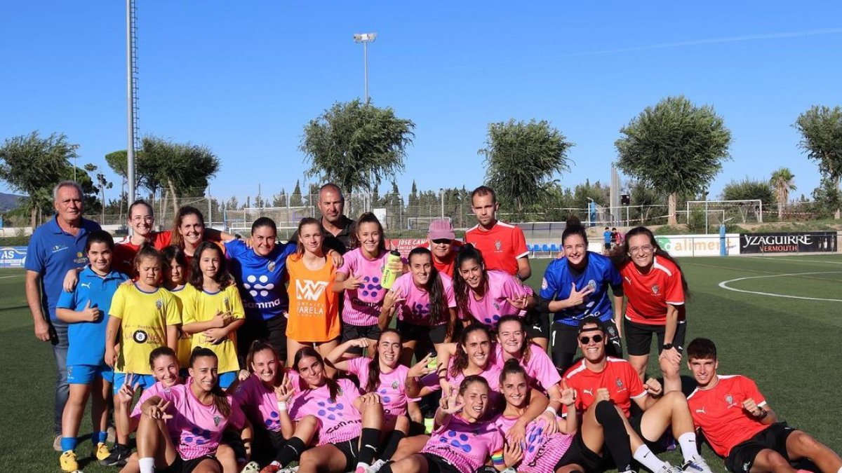 El planter del primer equip del Riudoms Femení després de la victòria a casa contra el Discobolo la Torre.