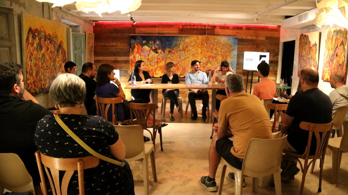 Encuentro de profesionales del cine en la Mostra Front.