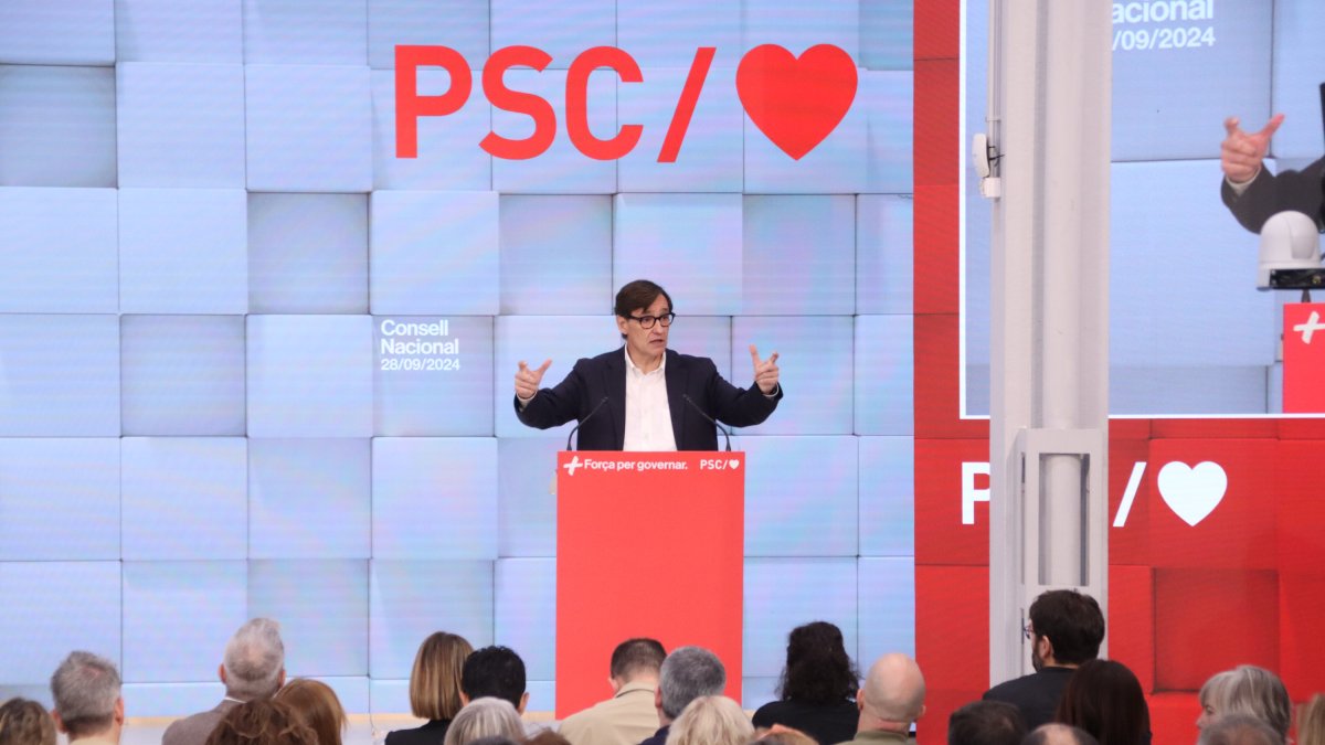 El primer secretari del PSC i president de la generalitat, Salvador Illa, intervenint davant el Consell Nacional del partit.