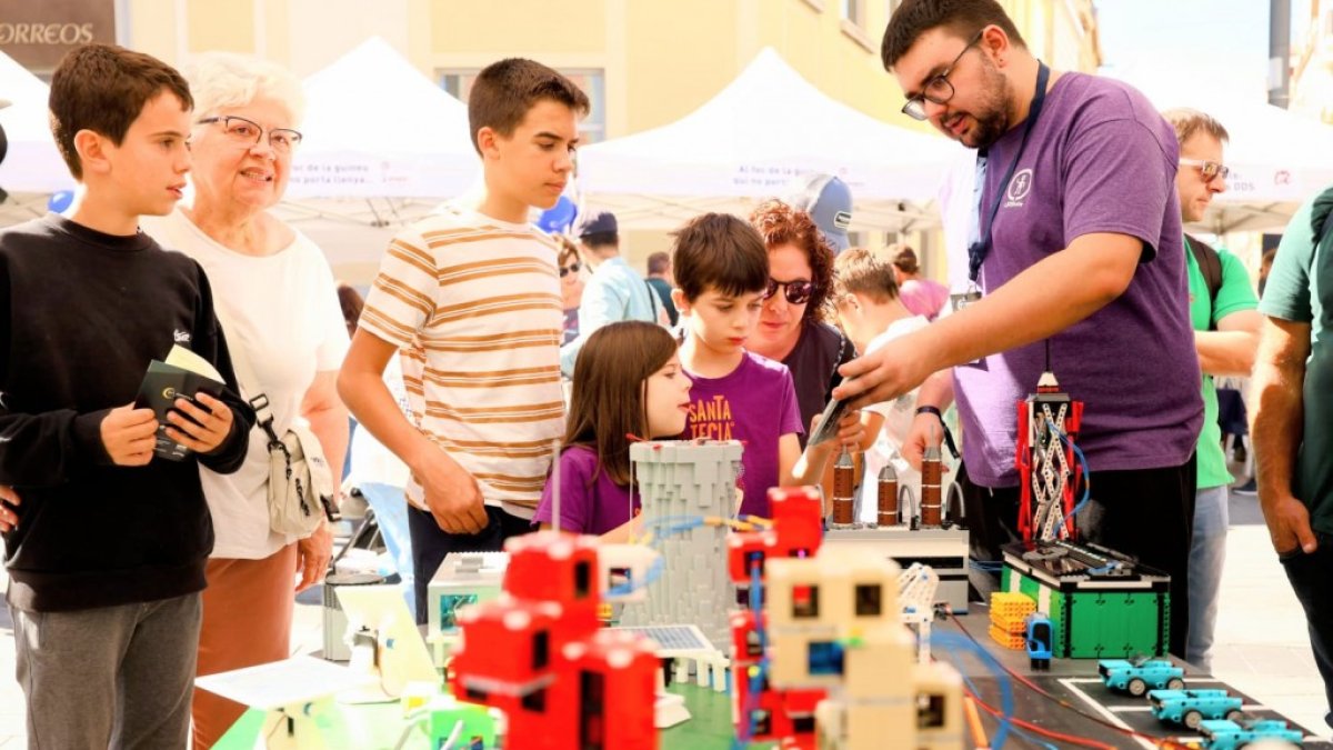 Imatge d'una de les casetes a la Nit Europea de la Recerca, a la plaça Corsini