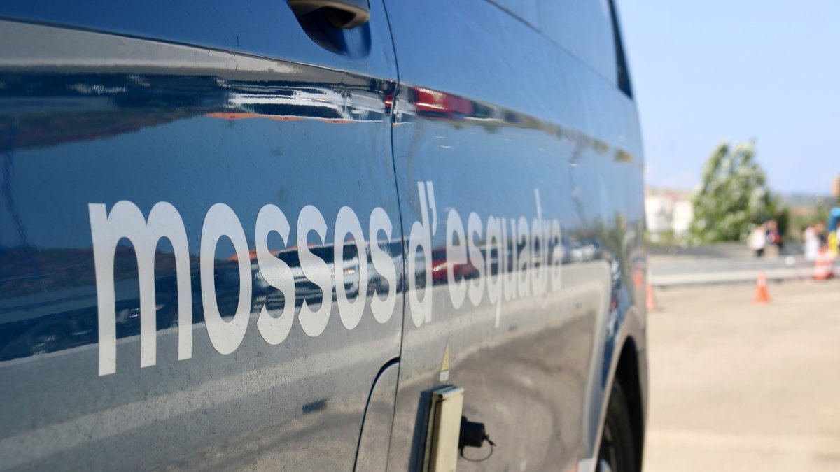 Lateral de un coche de los Mossos d'Esquadra.