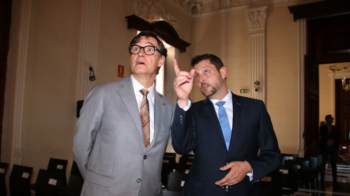 Imatge d’arxiu de Rubén Viñuales i Salvador Illa després de la investidura de l’alcalde de Tarragona el mes de juny de 2023.