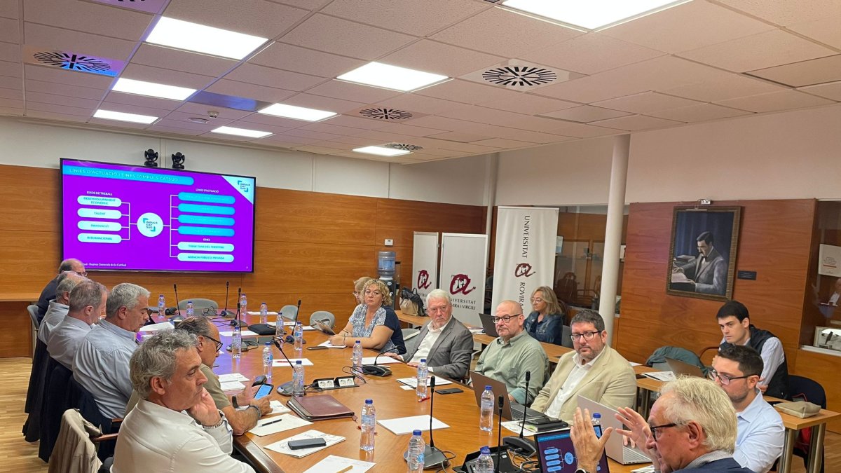 Imatge de la reunió d’ImpulsCatSud amb les patronals, associacions económiques i sindicats.