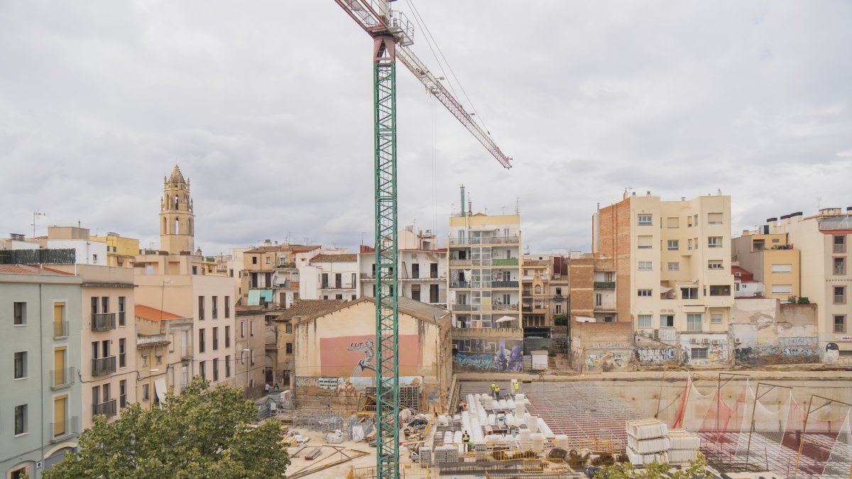Fotografia que mostra l’avenç de les obres del complex de la Hispània, feta a mitjan mes de setembre.