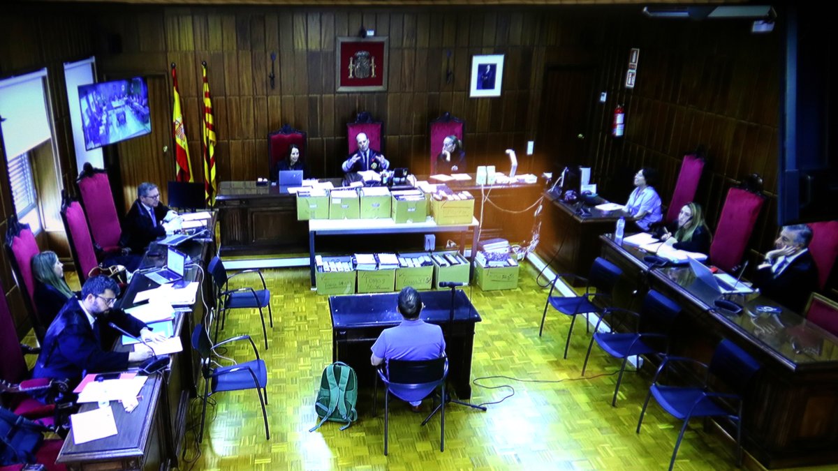 El arqueólogo- arquitecto y profesor de la URV, Ricardo Mar, declarando como testigo|testimonio en el juicio del Parque Central.