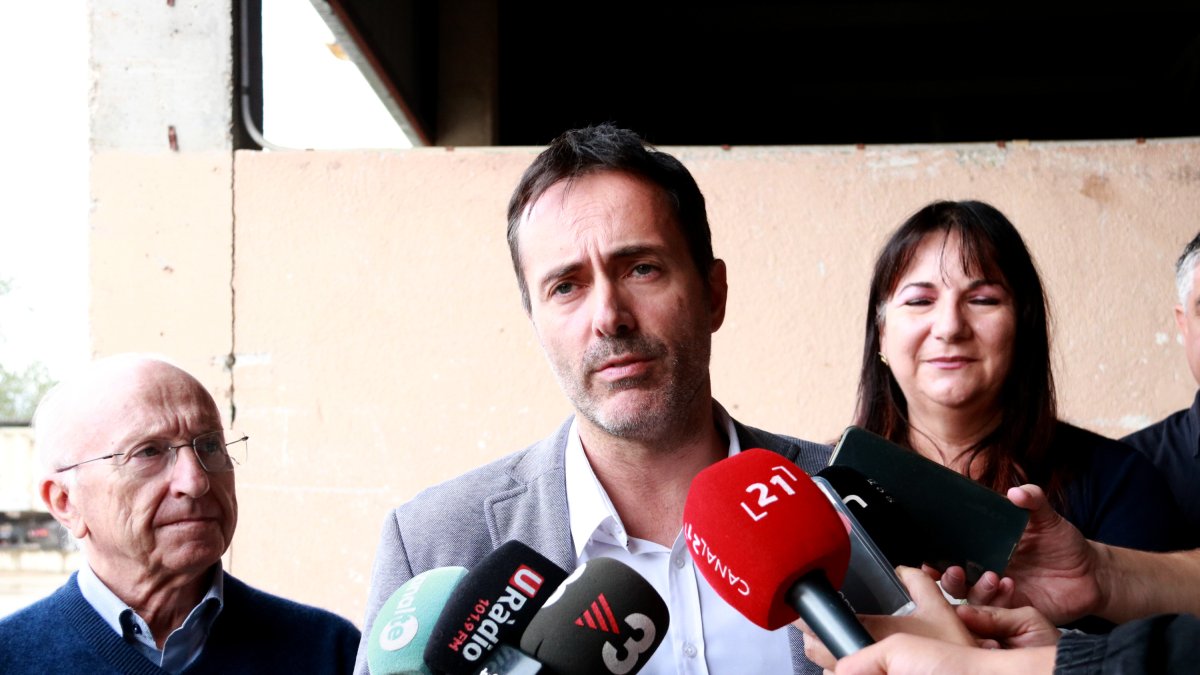 El alcalde de Tortosa, Jordi Jordan, durante una atención a los medios.