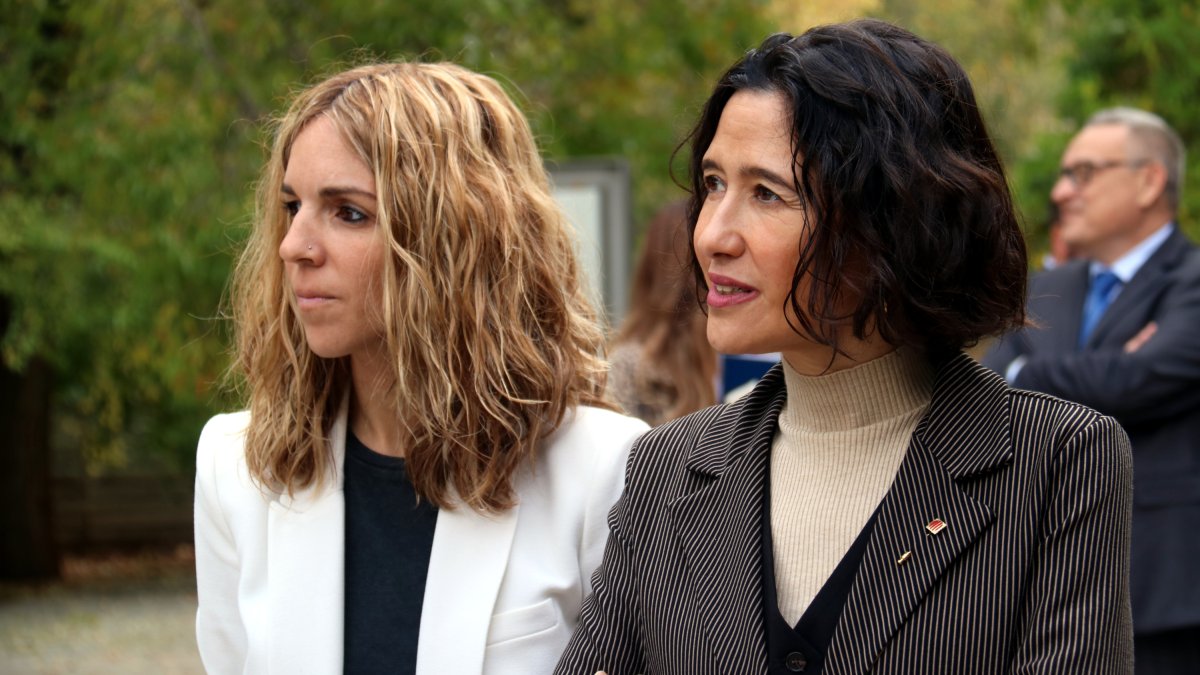 La consellera de Interior, Núria Parlon, con la delegada del Govern en la Cataluña Central, Elia Tortolero.