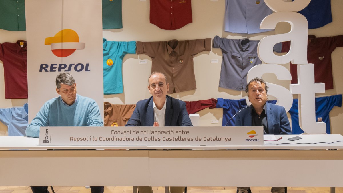 Repsol ha signat un acord amb la Coordinadora del Concurs de Castells per digitalitzar l’Enciclopèdia Castellera.