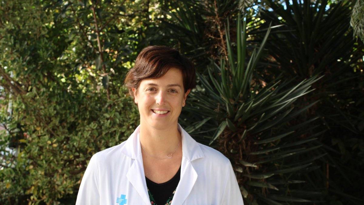 Plano medio de la doctora Ione Montalvo, nueva directora médica del Hospital Joan XXIII.