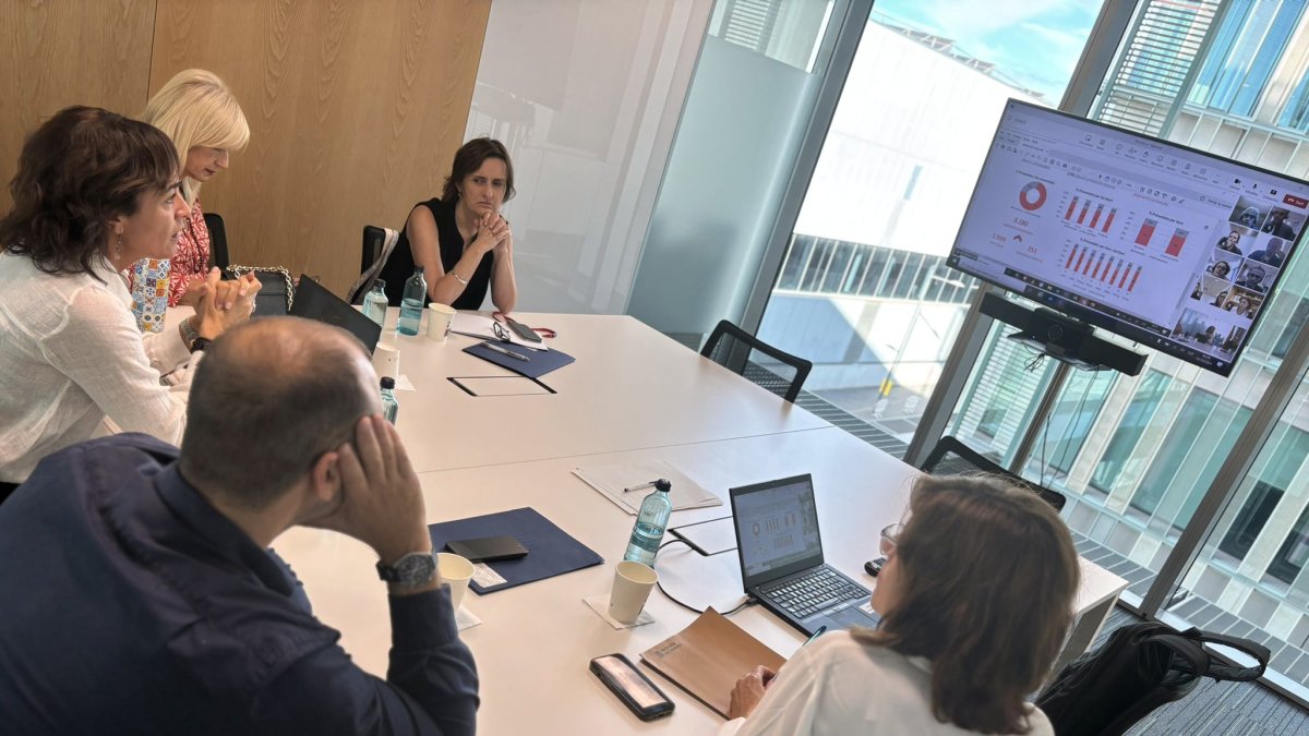 El conseller Dalmau i 'equip de la secretaria de Funció Pública comproven les proves al cos d'administració de la Generalitat