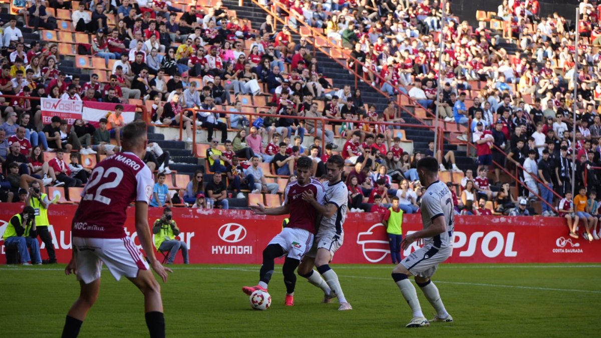 Álex Jiménez durant el partit contra l'Osasuna Promesas.