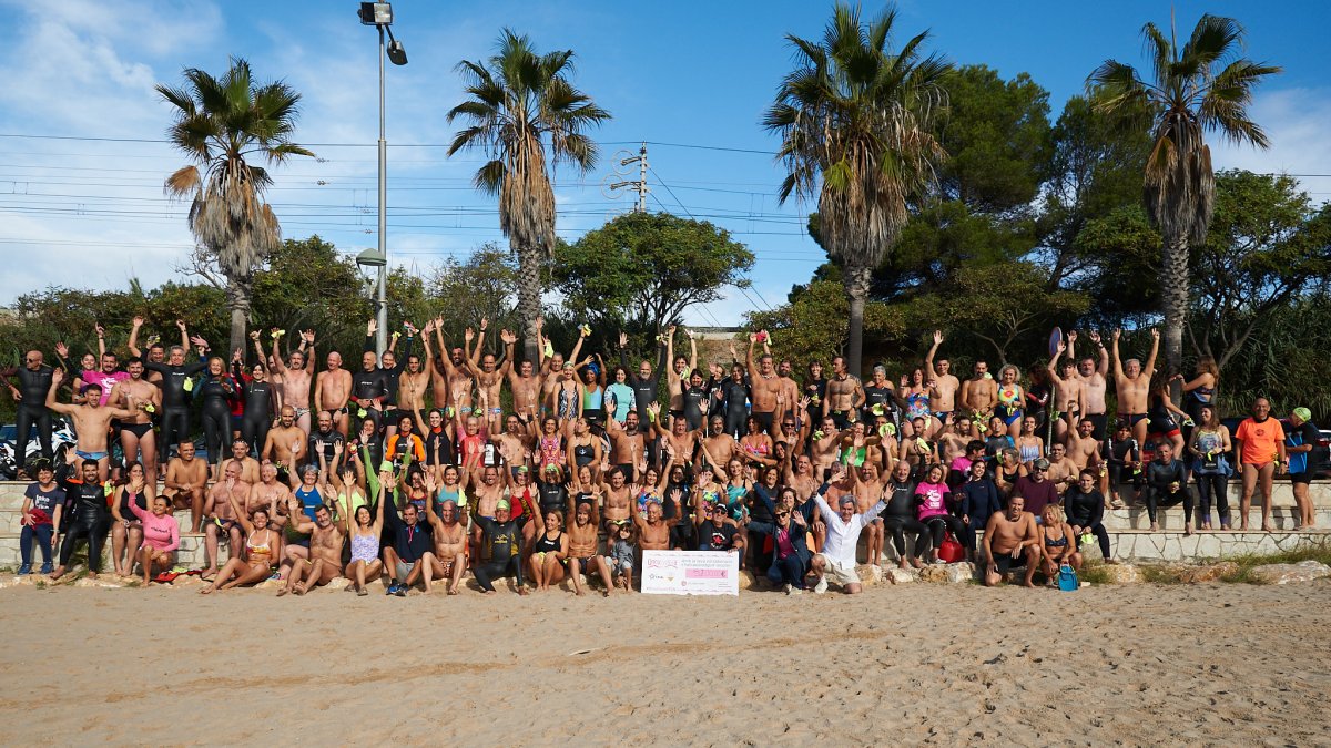 Participantes de la 3.ª travesía solidaria Oncoswim Tarragona.