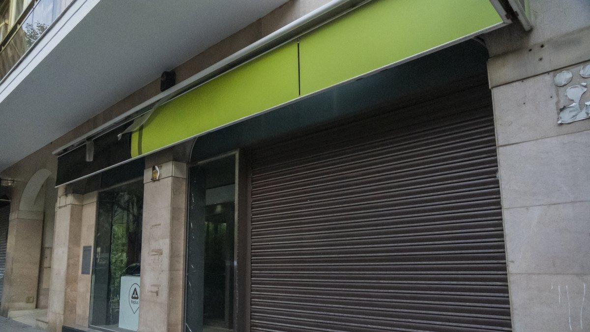 Fotografía del establecimiento que Bioeficiente SL tiene alquilado en el paseo de Prim de Reus, que actualmente está cerrado «por baja personal».