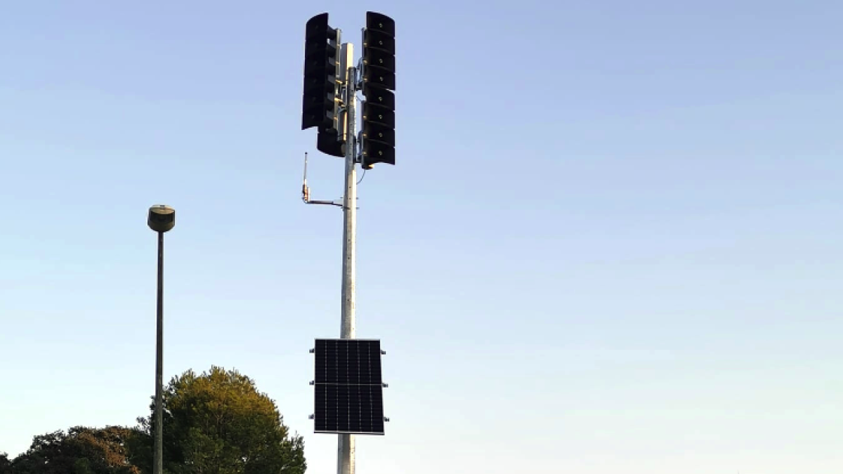 La sirena d'avís s'ha instal·lat a l'entorn de la zona comercial les Bruixes.