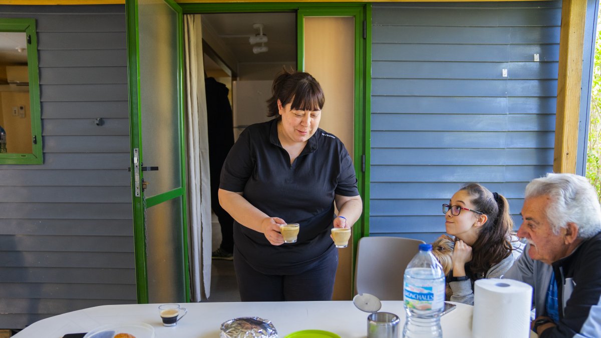 Imatge d’arxiu d’una família al càmping Trillas de Tarragona.