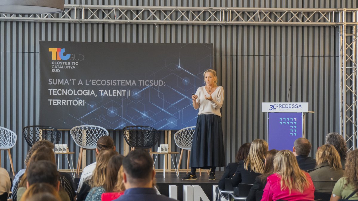 Fotografia de Cristina Montserrat durant la seva ponència a la jornada Woman in Tech.