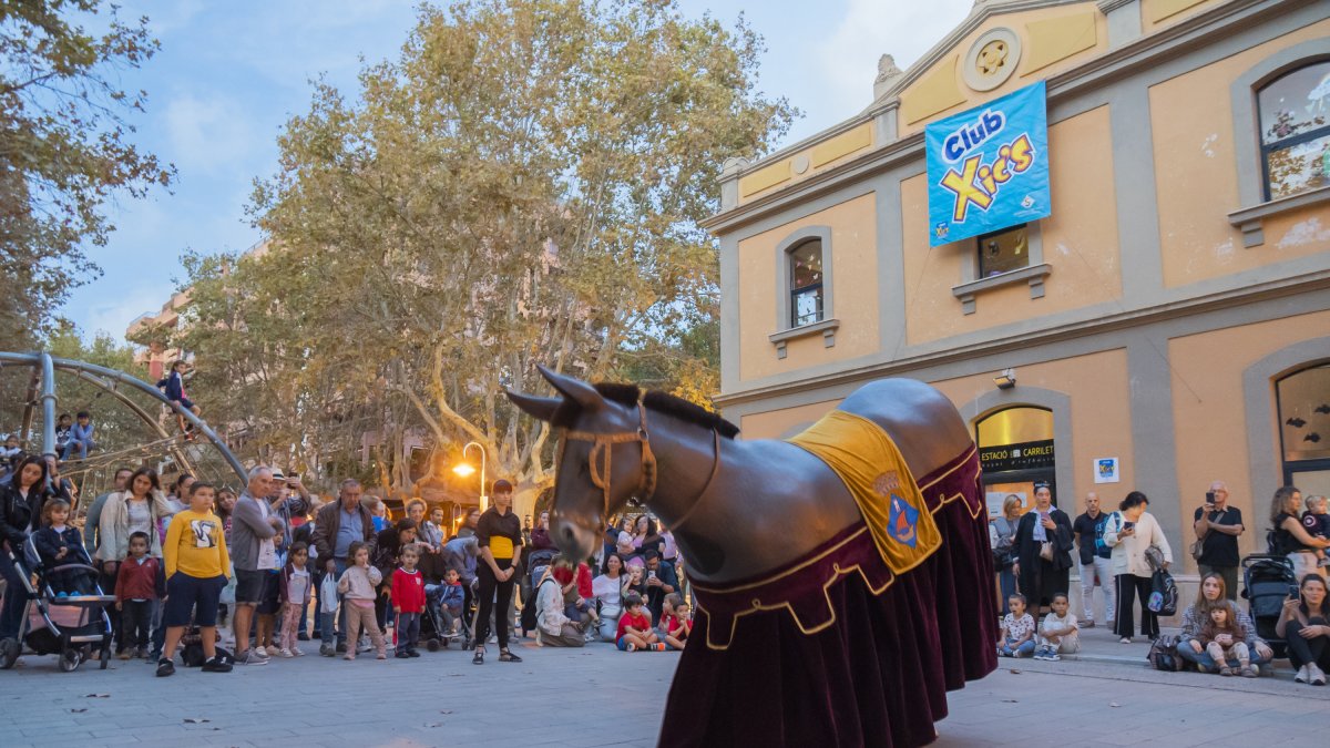 Moment de la presentació del ball de protocol de la Mulassa de Salou.