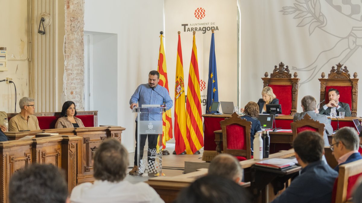 El portaveu d’En Comú Podem, Jordi Collado, durant una intervenció en un ple de l’any passat.
