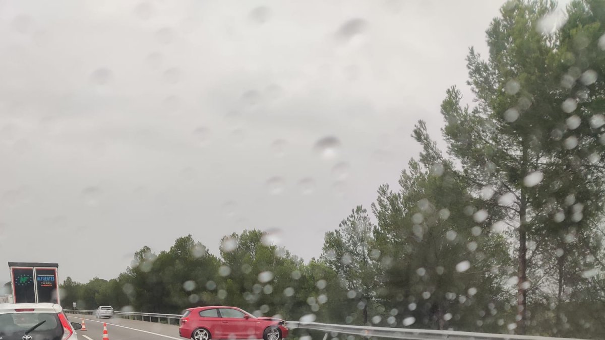 Imatge d’un dels vehicles implicats en les col·lisions a l’AP-7.
