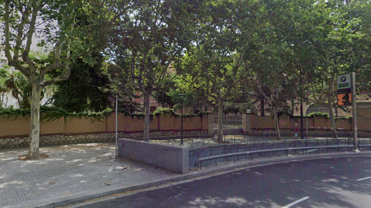 Imatge de la vorera de La Salle Reus, a la plaça de la Pastoreta.