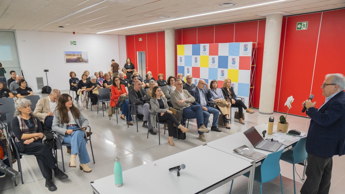 Momento de la presentación de la primera charla de 'Miradas Metropolitanas'.