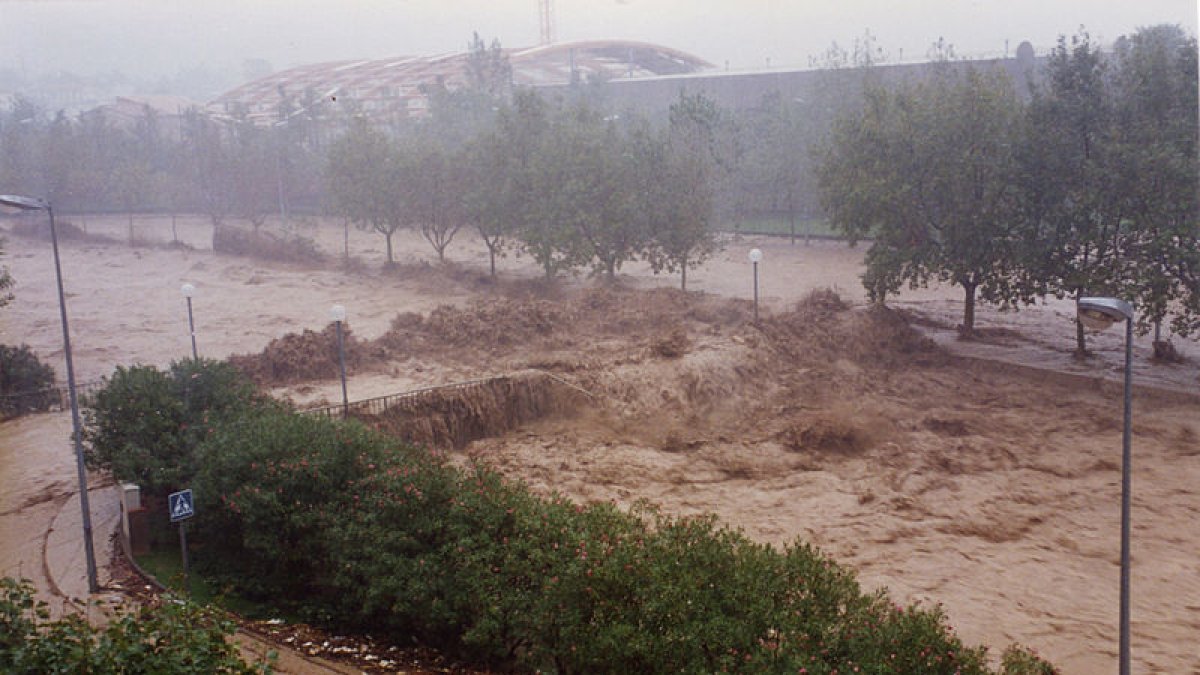 Riera d'Alforja desbordada al municipi de Cambrils per l'aiguat d'octubre de 1994.
