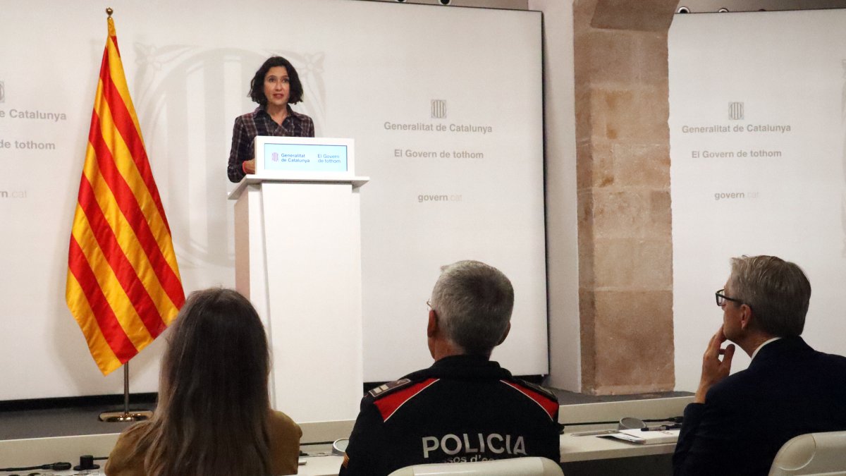 La consellera d'Interior, Núria Parlon, en la roda de premsa posterior a la reunió del comitè tècnic per seguir els efectes de la dana.