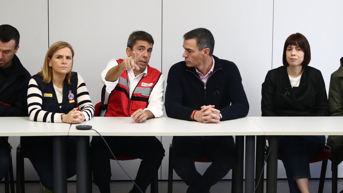 Sánchez i Mazón, al centre de coordinació d'emergències per la dana