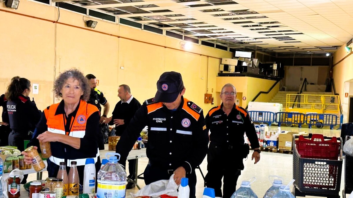 Imatge de la campanya de recollida d'aliments a Torredembarra pels afectats de la DANA.