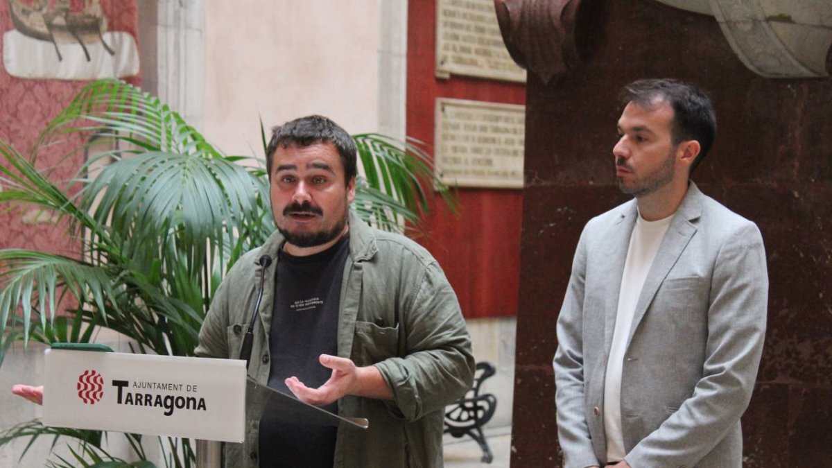 El portaveu i el conseller d’ECP, Jordi Collado i Toni Carmona, en una roda de premsa de la setmana passada.
