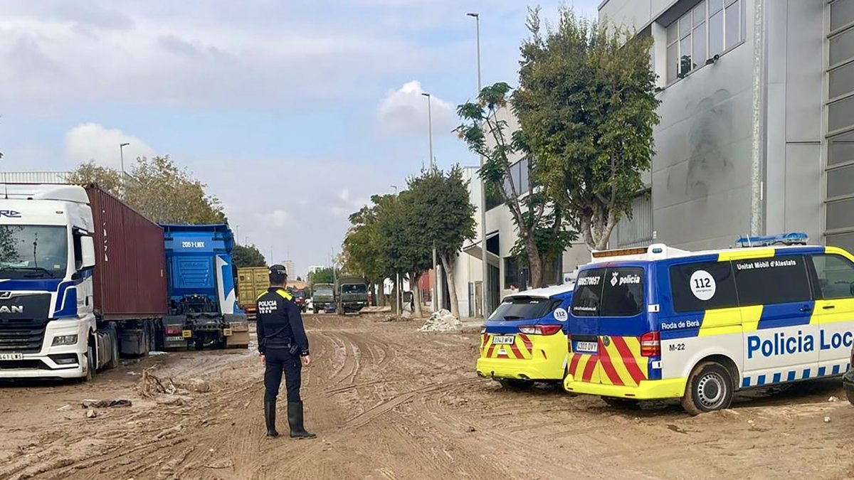 Los agentes se marchan para ayudar durante sus días de descanso.