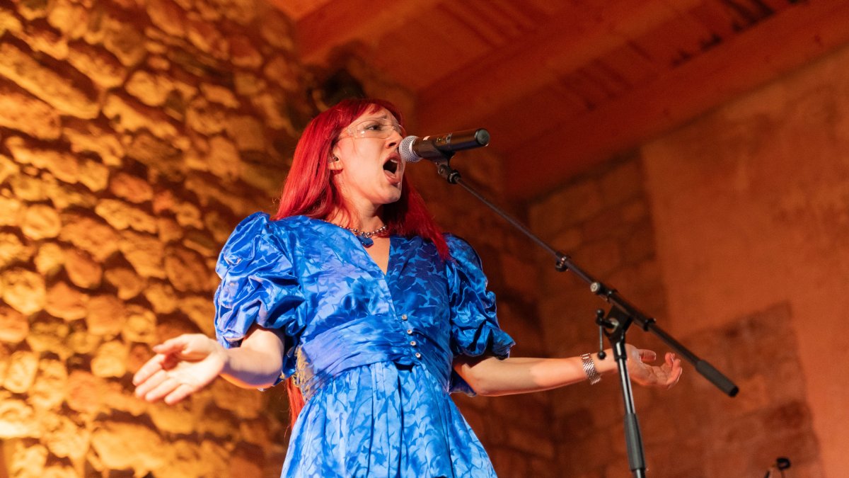 Sandra Monfort durante el concierto solidario