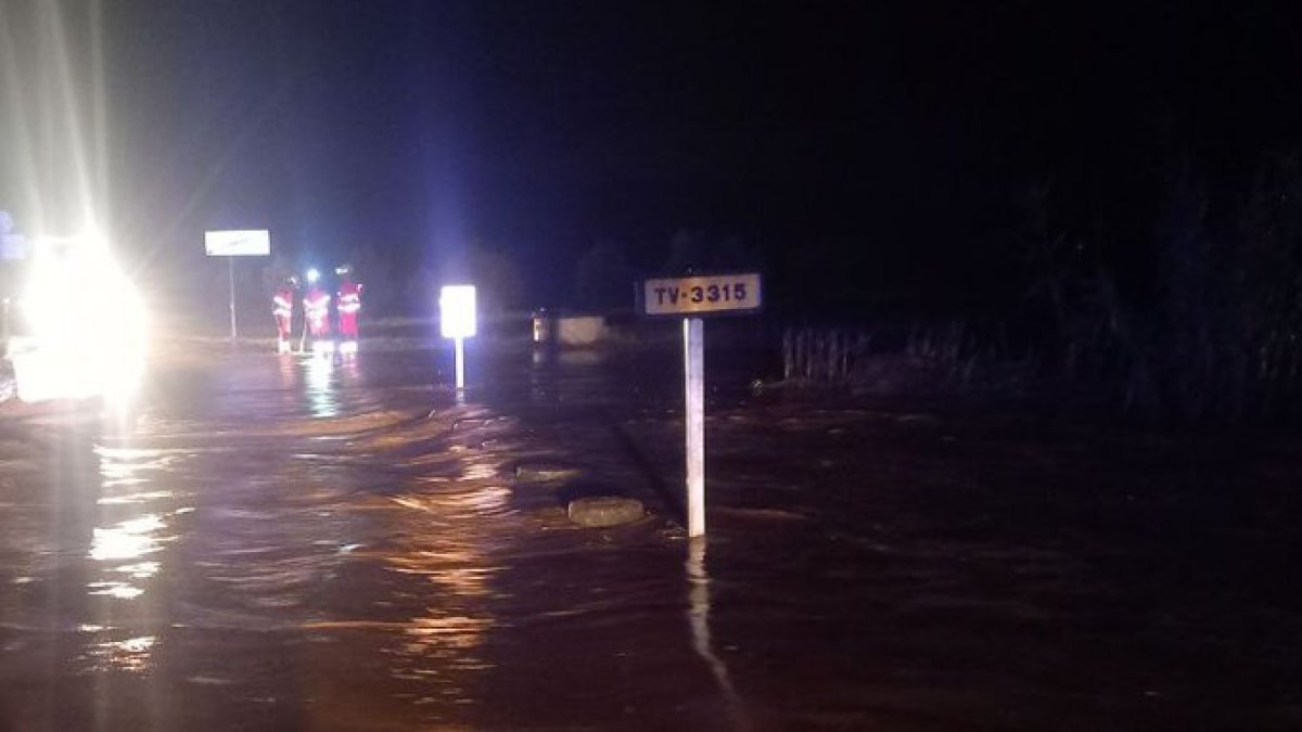 Bombers a la TV-3315 inundada.