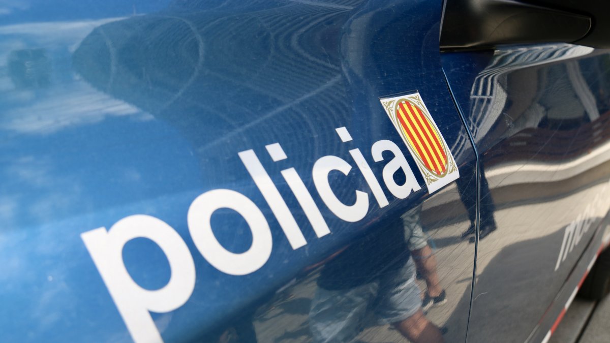 Lateral d'un cotxe policial dels Mossos d'Esquadra.
