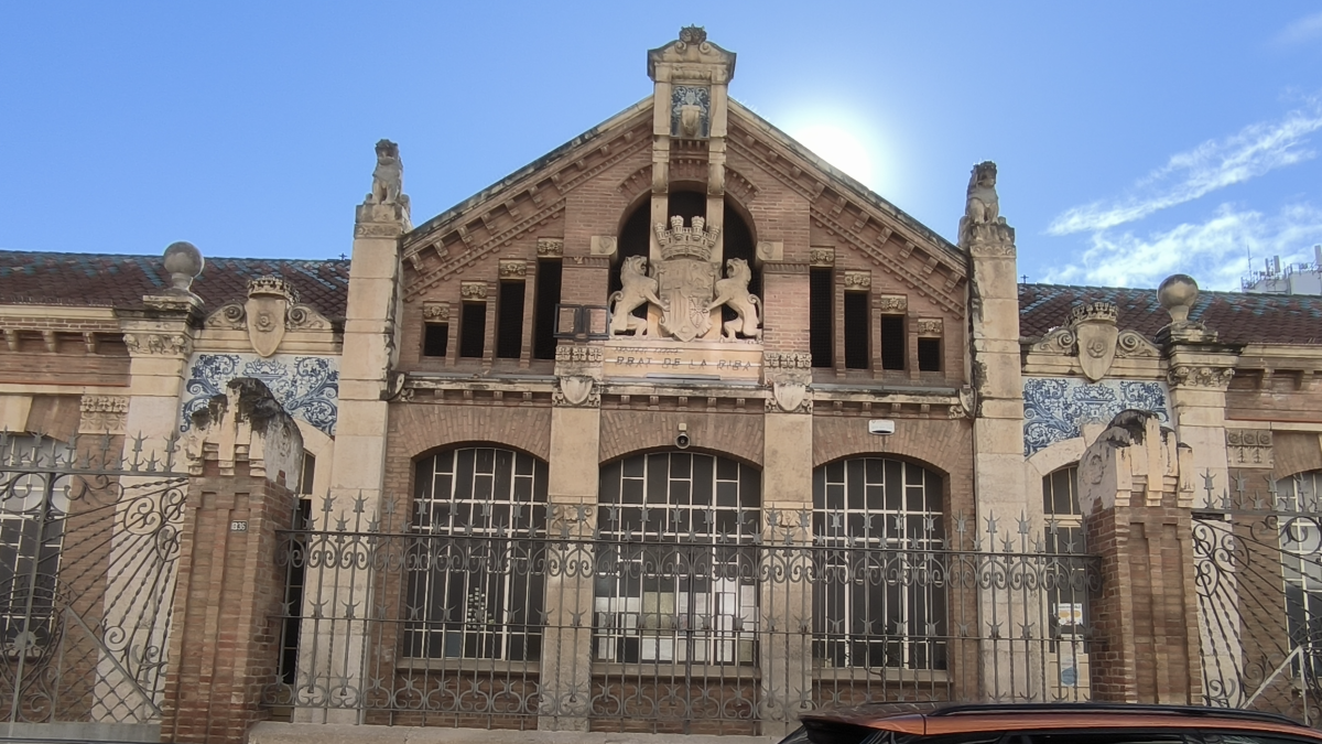 Amb l’última edició, s’instal·là una barana a l’av. Prat de la Riba.