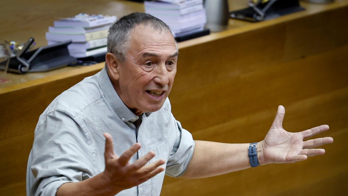 El síndic de Compromís, Joan Baldoví, replicant al president Carlos Mazón a les Corts Valencianes.