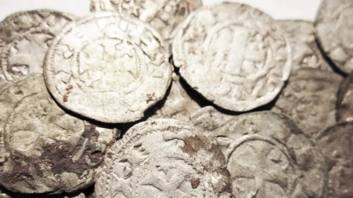 Imagen de archivo de monedas de vellones de plata del siglo XII