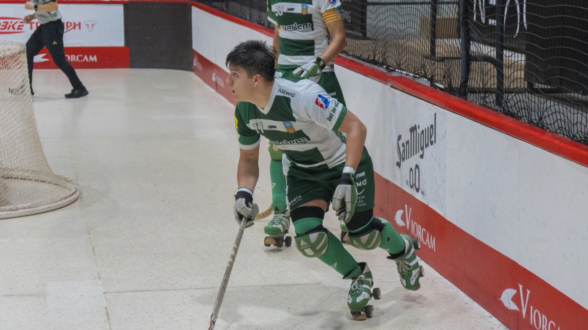 El jugador del Calafell, Joaquin Olmos, durant el derbi d’aquesta temporada contra el Reus