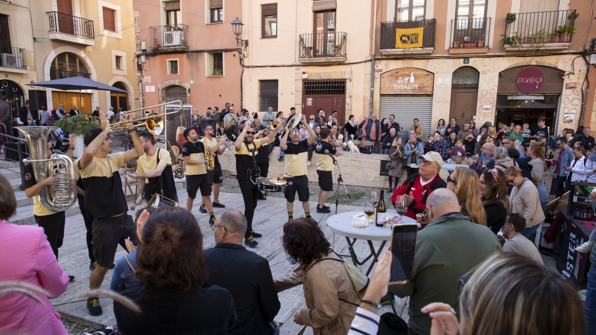 La plaça del Fòrum es va omplir d’assistents a la fira.