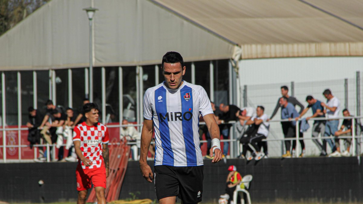 El jugador del Reus FC Reddis, Ramon Folch, durant el partit contra el Girona B, ahir.
