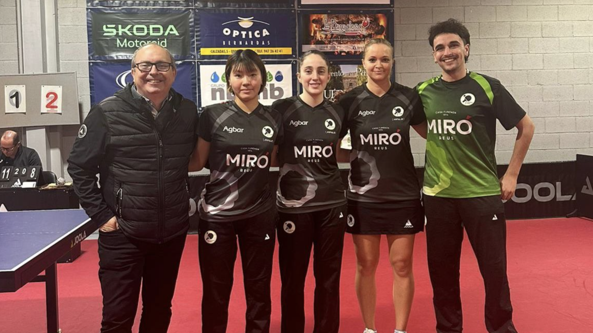 L’equip del Reus Ganxets que va jugar l’Europe Cup amb el president Joan Carles Virgili a l’esquerra.