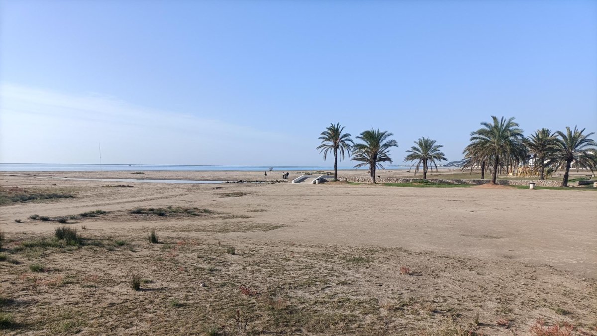 Imagen de una playa del Vendrell.