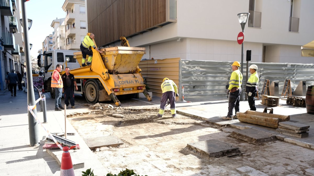 Operarios durante los trabajos en Pau Casals.