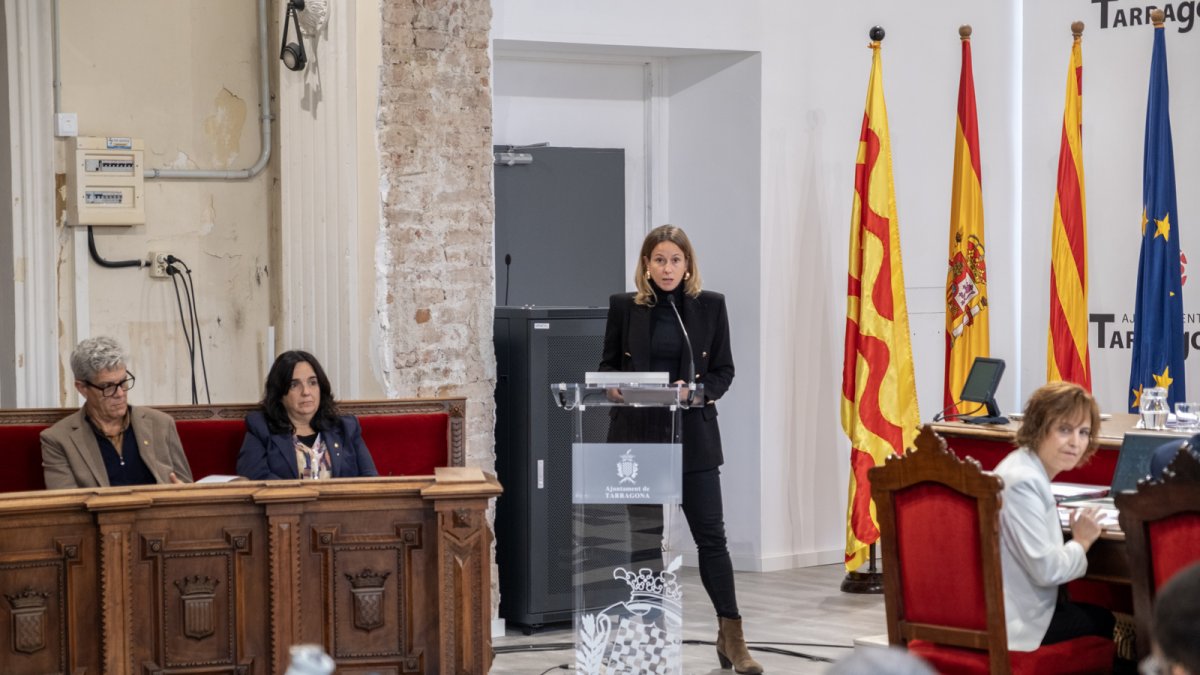 Maria Roig pren la paraula a l'Ajuntament de Tarragona.