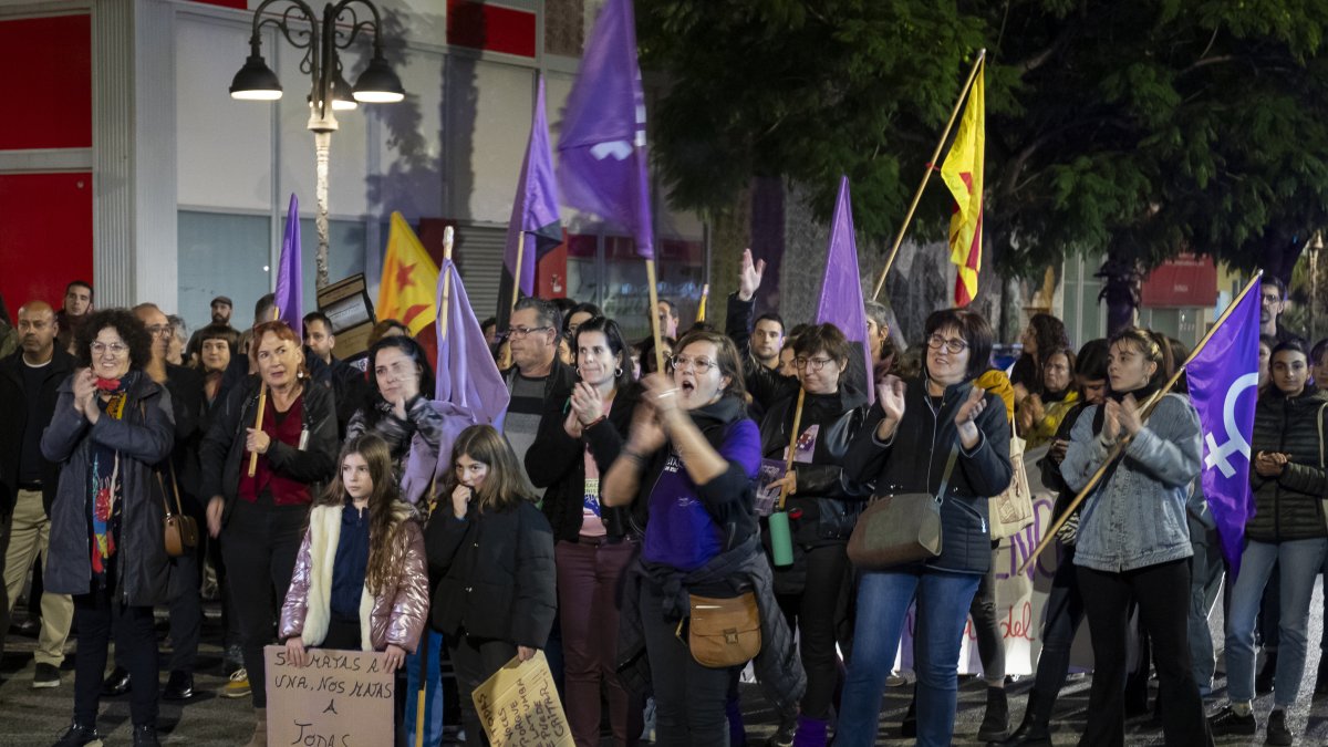 Fotografia de la manifestació organitzada a Reus pel 25N.