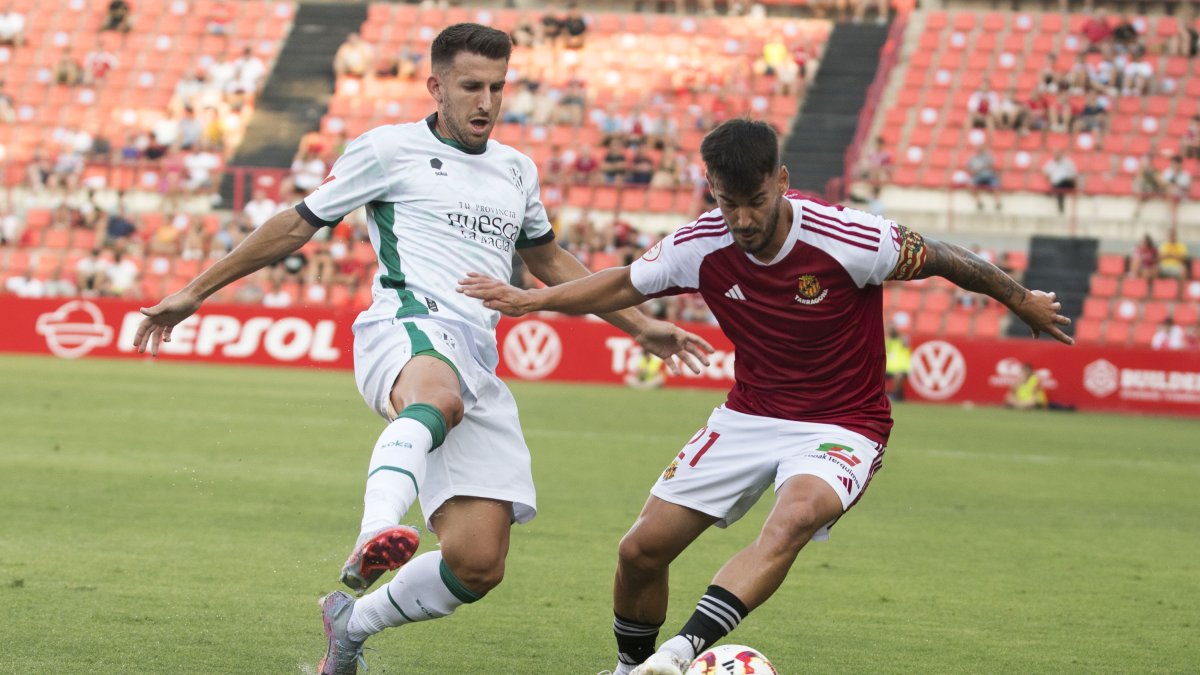 Joan Oriol con la exgrana y ahora jugador del Huesca Gerard Valentín durante esta pretemporada.