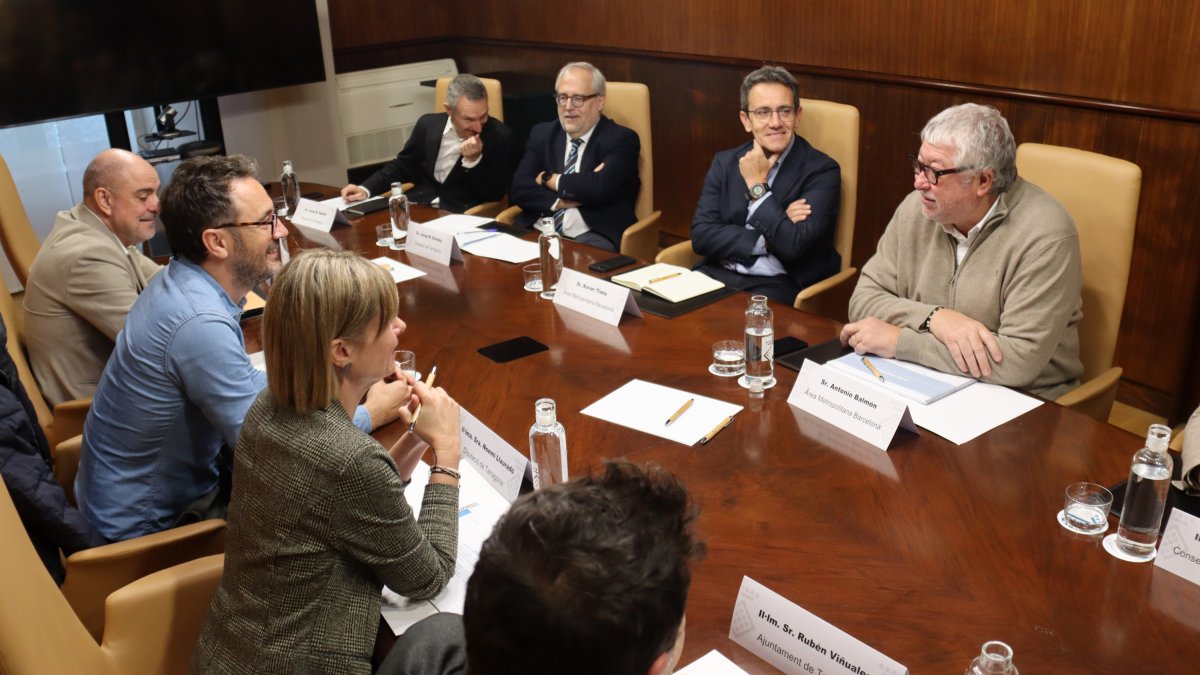 Representants de la Diputació de Tarragona i de l'Àrea Metropolitana de Barcelona reunits per compartir experiències i avançar en la definició de l'Àrea Metropolitana del Camp de Tarragona.