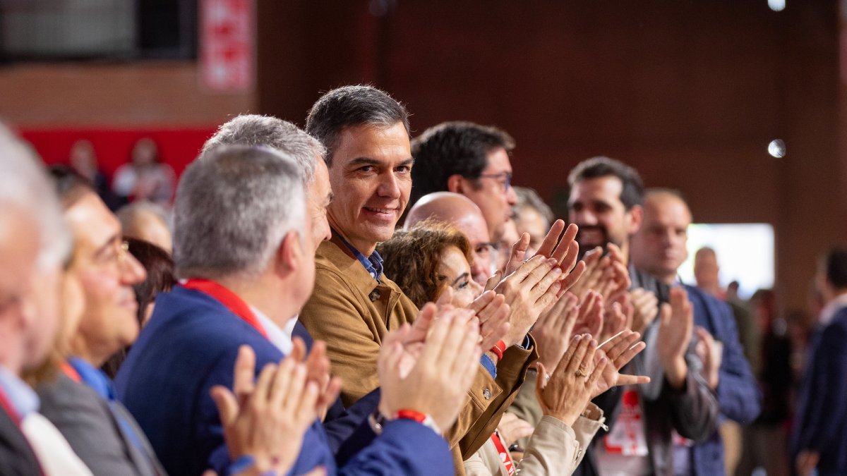 Pedro Sánchez y varios dirigentes del PSOE, este sábado a un acto del Congreso de Sevilla